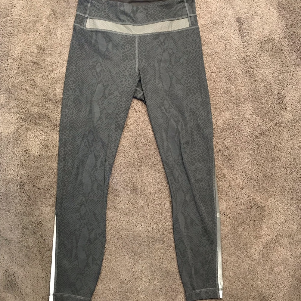 Lululemon Light Speed legging 6 dark blue